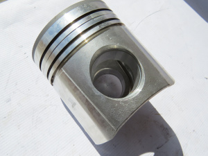 3992118/10,1Z-B01 Поршень CGe 250/280 (D=83 H=14) (С)